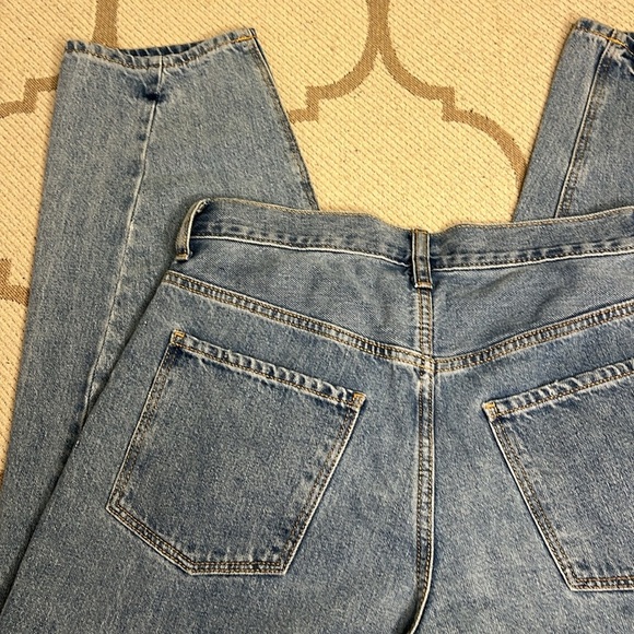 Old Navy extra hi-rise loose taper me Darla Blue Jeans - Picture 15 of 16